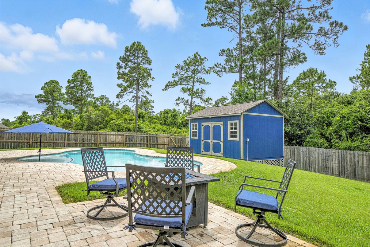 Exterior, Pool