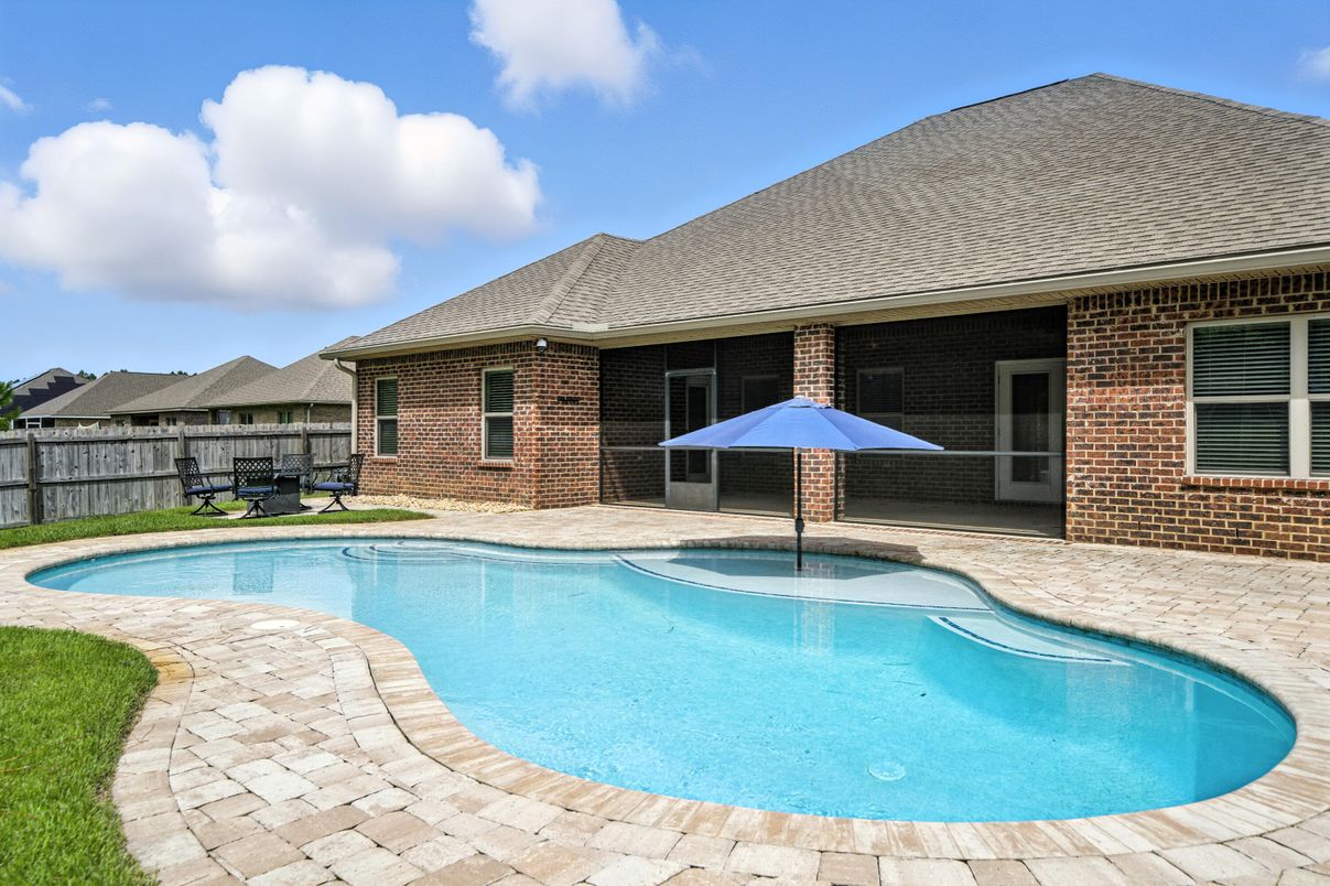 Exterior, Pool