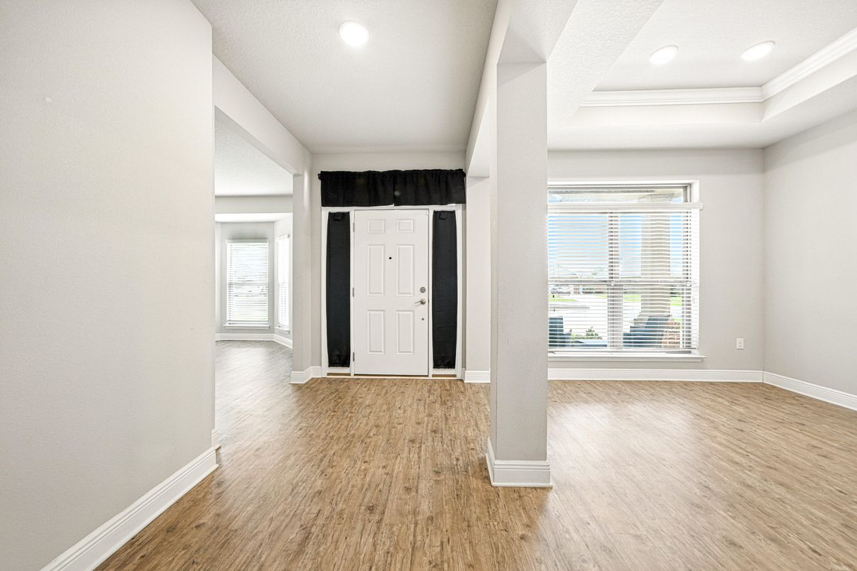 Empty room, Interior, Recessed Lighting, Wood Texture Flooring
