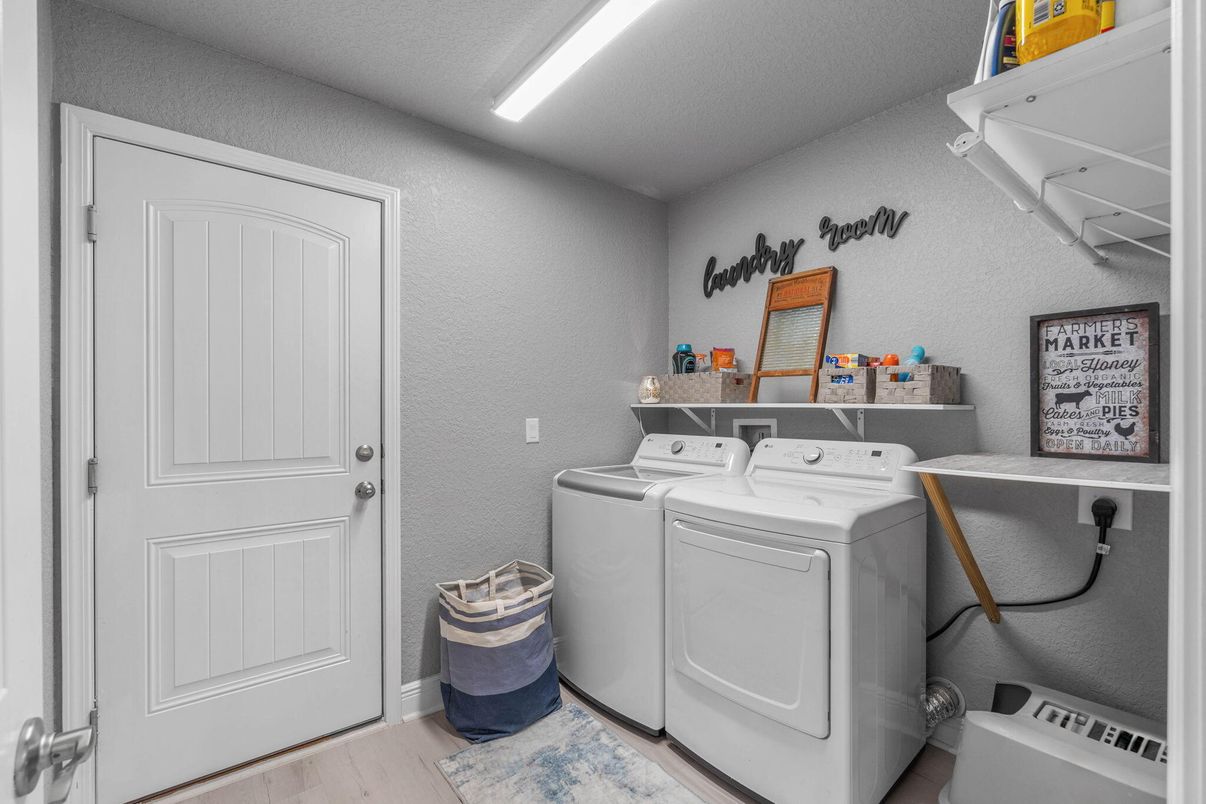 Interior, Washer, Wood Texture Flooring