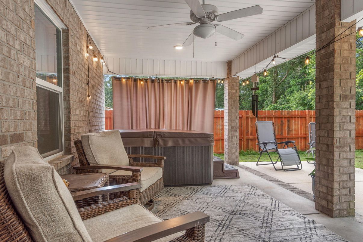 Exterior, Hot Tub