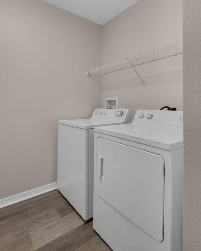 Interior, Utility Closets, Washer, Wood Texture Flooring