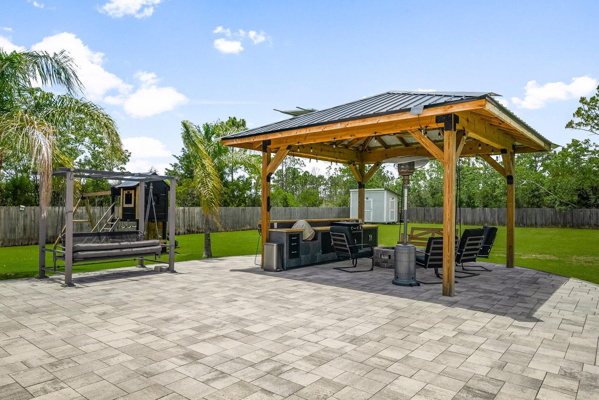 Backyard, Exterior