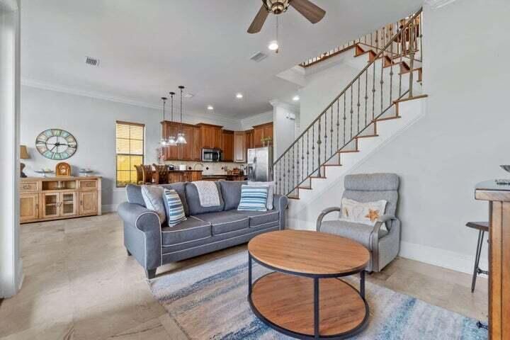 Interior, Kitchen, Living room, Pendant Lights, Recessed Lighting, Stainless Steel Appliances