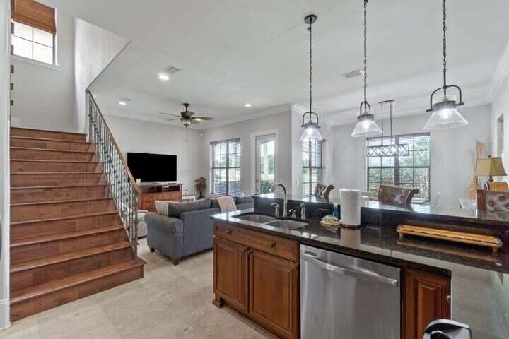 Interior, Kitchen, Living room, Pendant Lights, Recessed Lighting, Stainless Steel Appliances