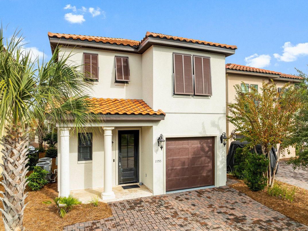 Attached, Exterior, Facade, Spanish Mediterranean