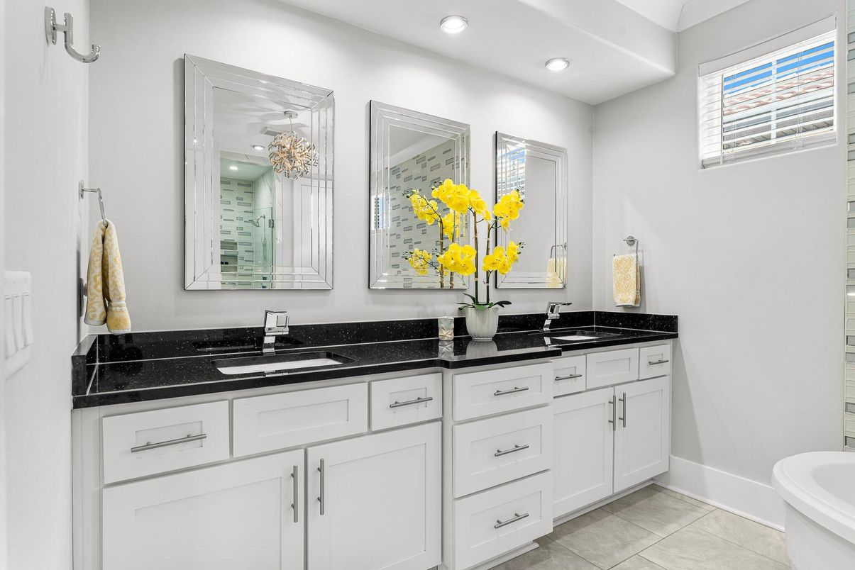 Bathroom, Dual Sink Vanities, Interior, Recessed Lighting