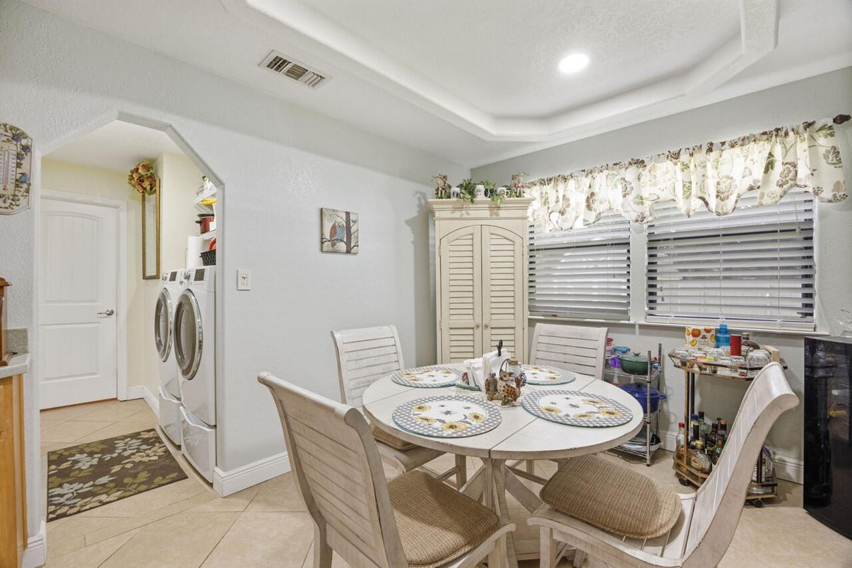 Dining room, Interior, Recessed Lighting, Washer