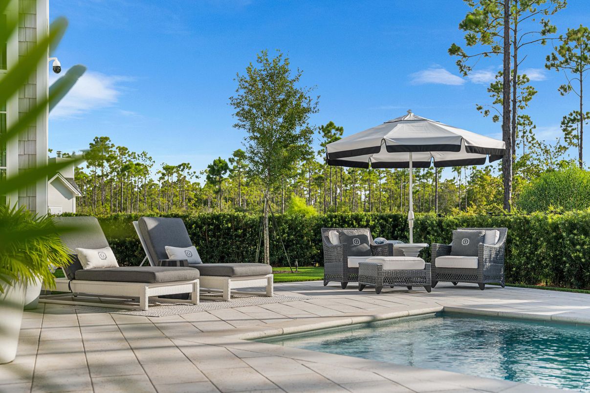 Exterior, Pool