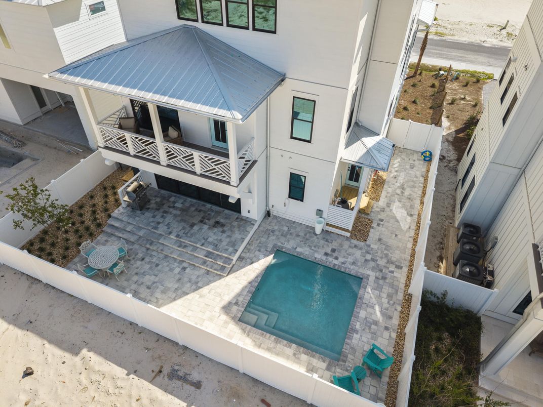 Exterior, Drone