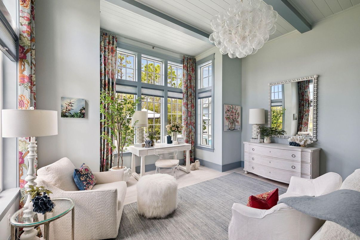 Chandelier, Interior, Living room