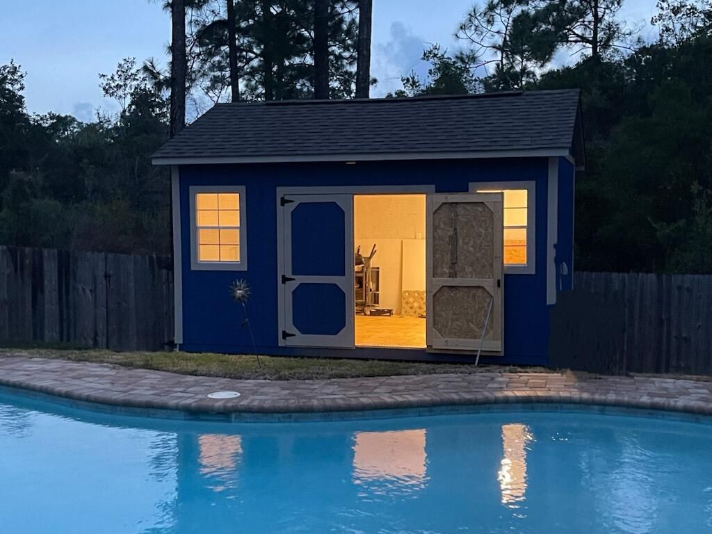 Exterior, Pool