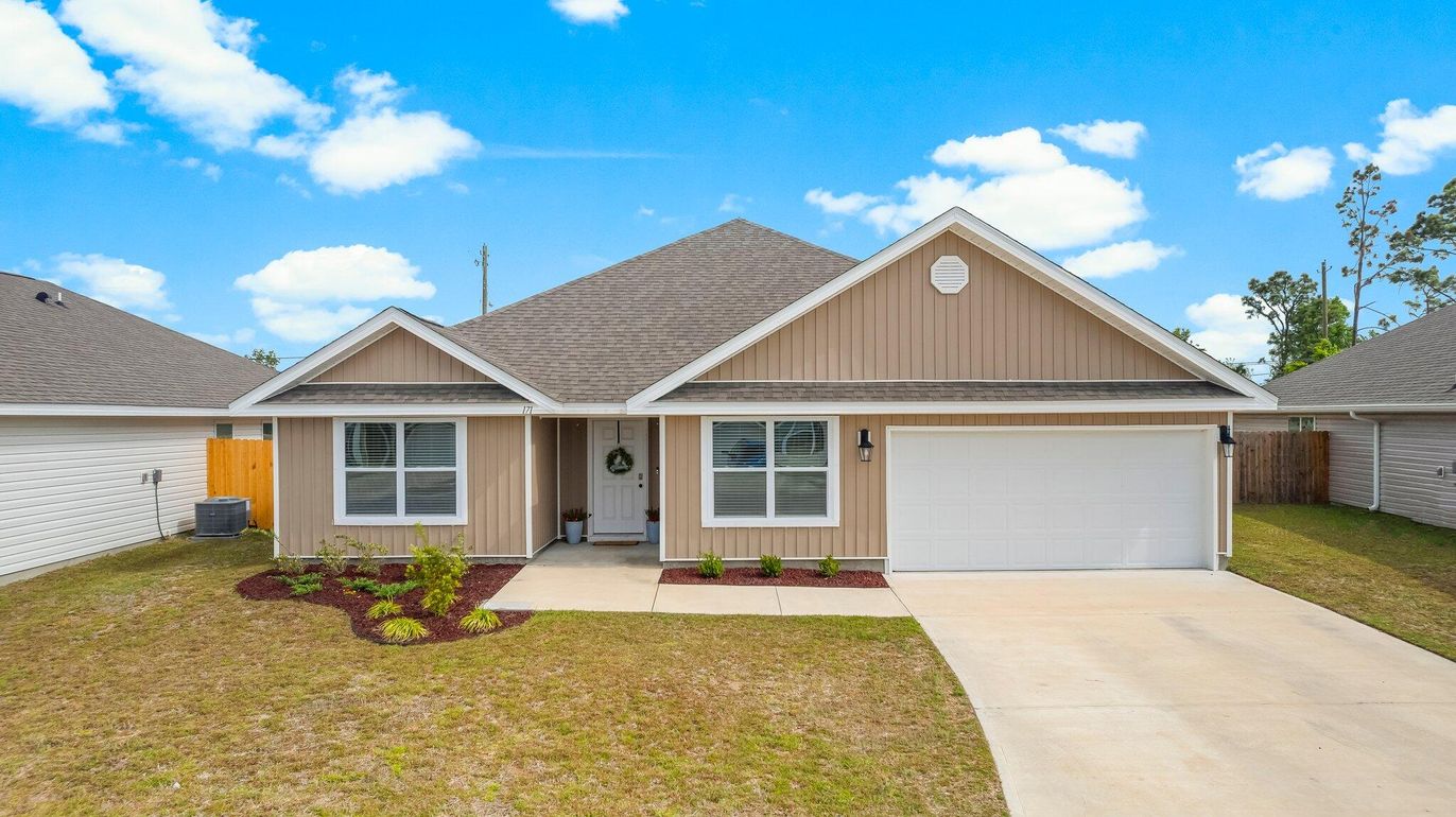 Attached, Exterior, Facade, Ranch