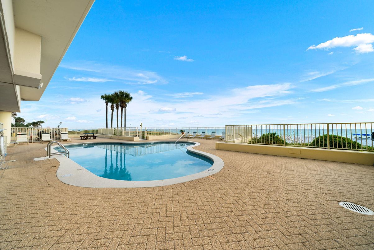 Exterior, Pool, Water