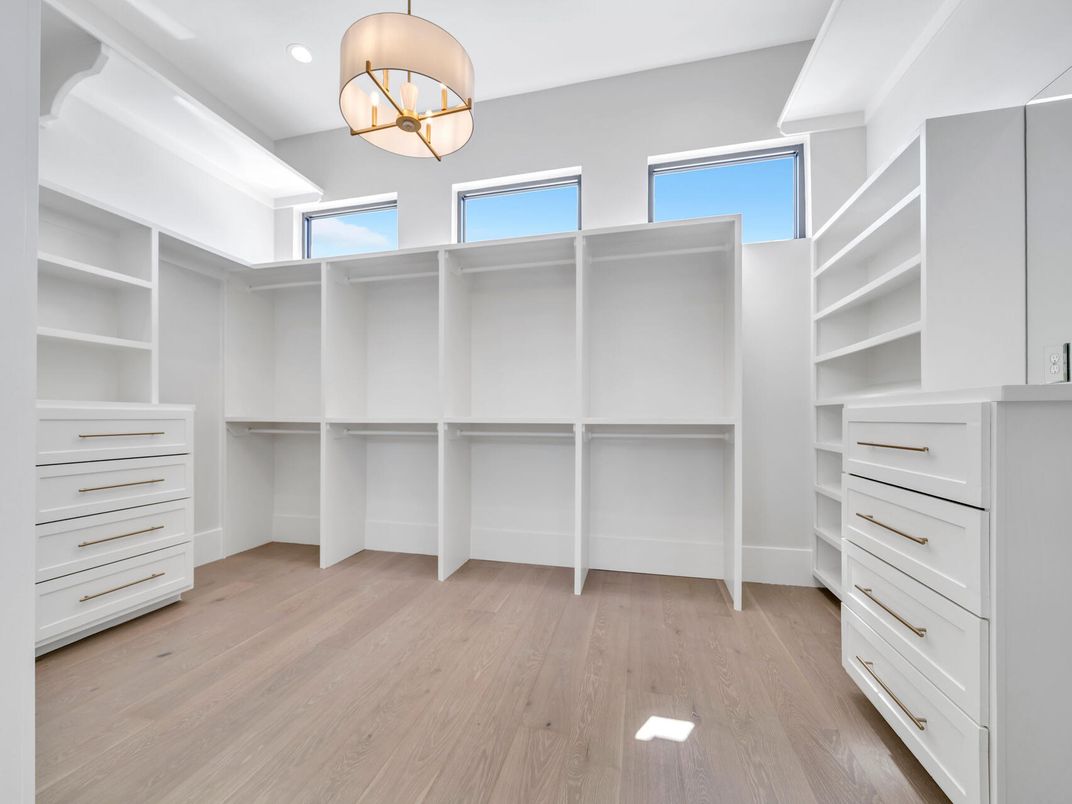 Interior, Pendant Lights, Recessed Lighting, Walk-in Closets, Wood Texture Flooring