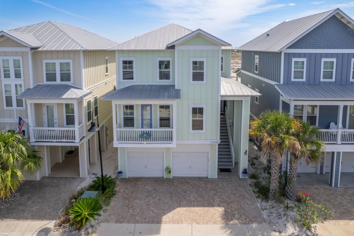 Attached, Exterior, Facade, Rowhouse