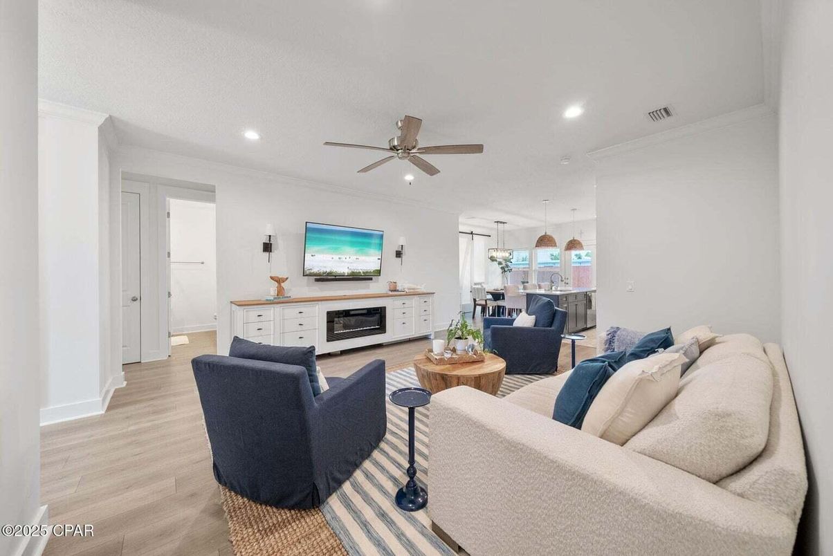 Interior, Living room, Pendant Lights, Recessed Lighting, Wood Texture Flooring