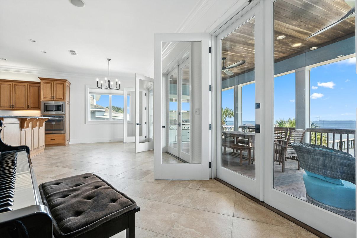 Chandelier, Interior, Kitchen, Pendant Lights, Piano, Recessed Lighting, Water