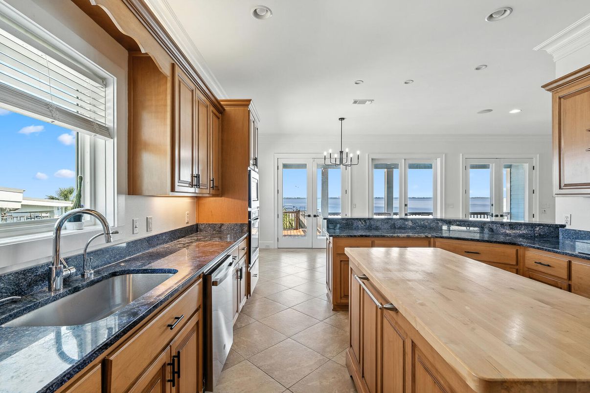 Interior, Kitchen, Pendant Lights, Recessed Lighting, Water