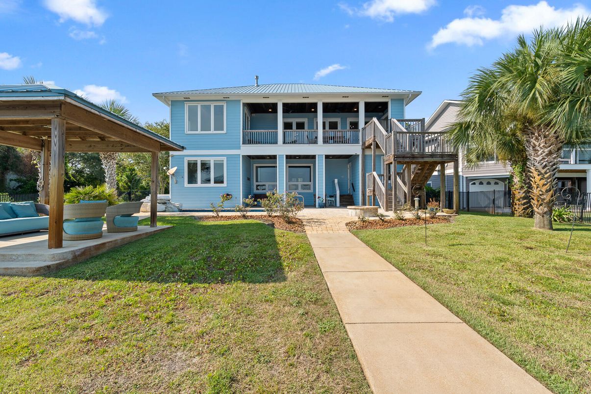 Backyard, Exterior