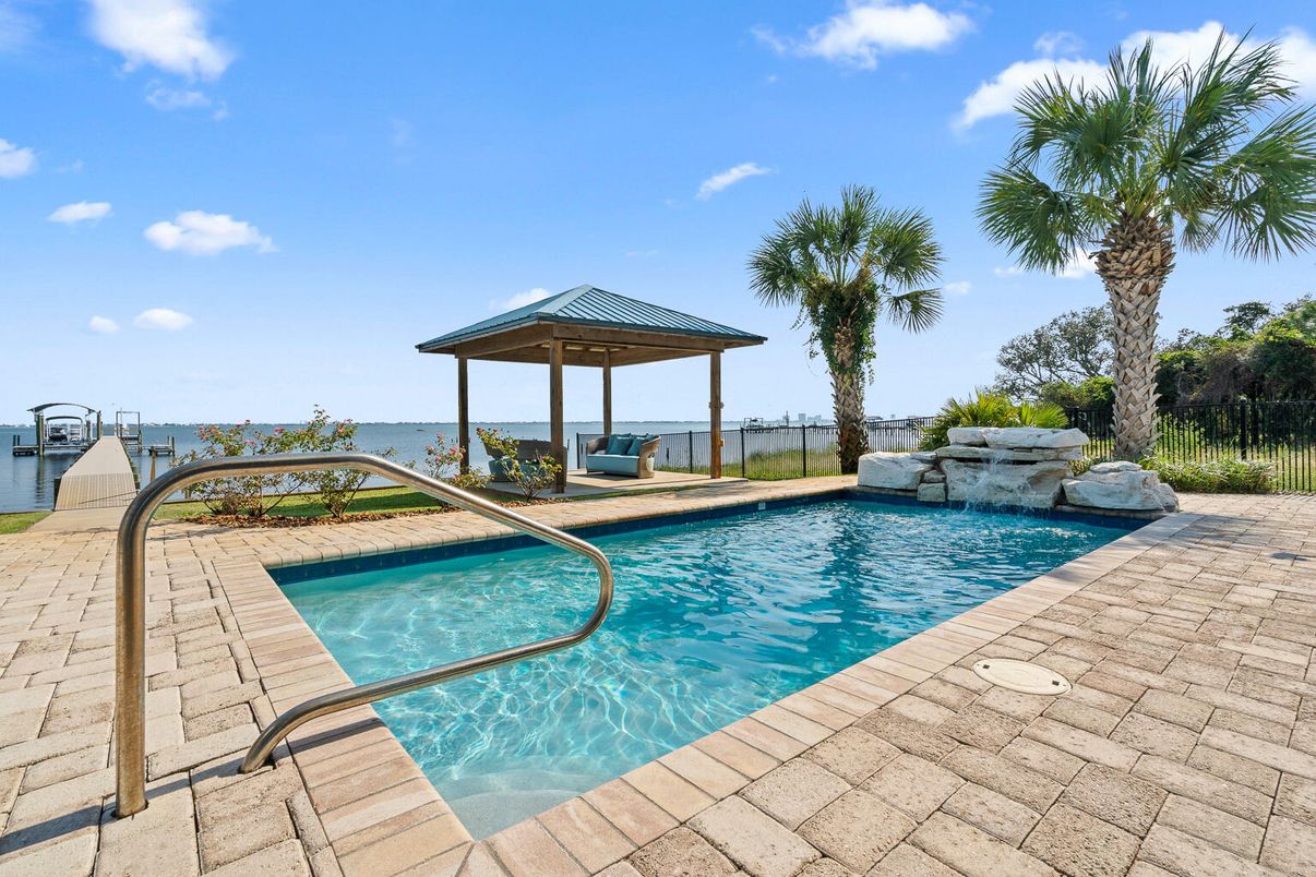 Exterior, Pool, Water