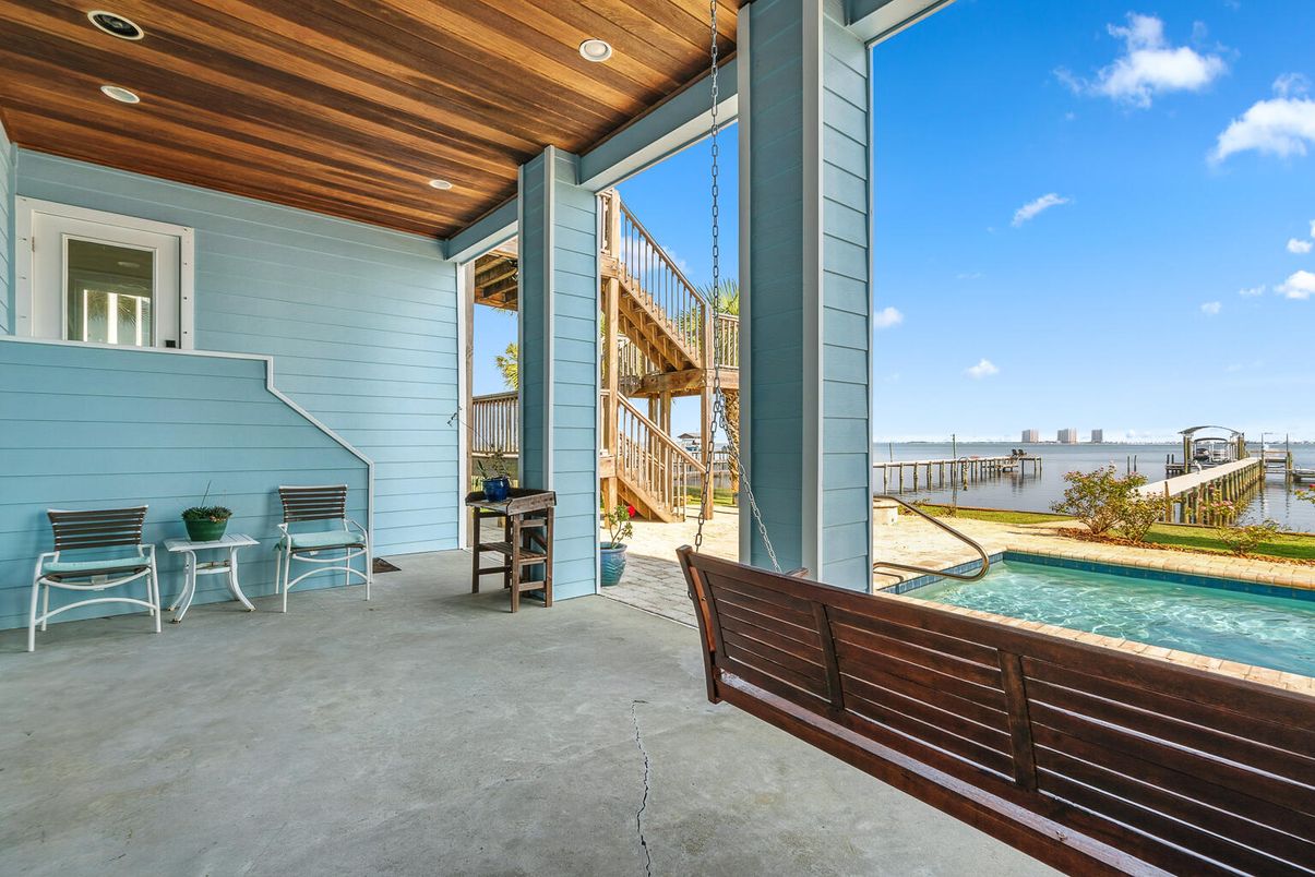 Exterior, Pool, Water