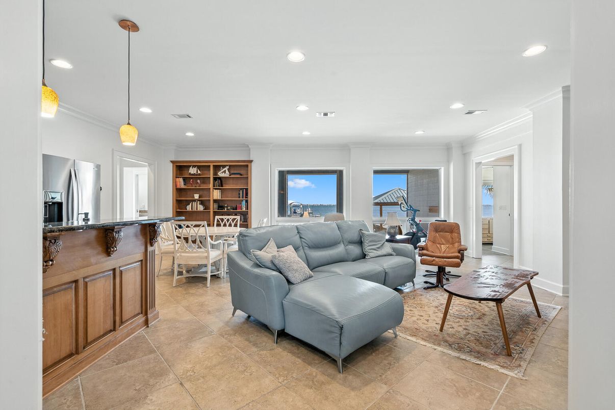 Dining room, Interior, Kitchen, Living room, Pendant Lights, Recessed Lighting, Stainless Steel Appliances