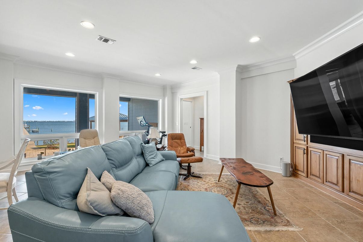 Interior, Living room, Recessed Lighting, Water