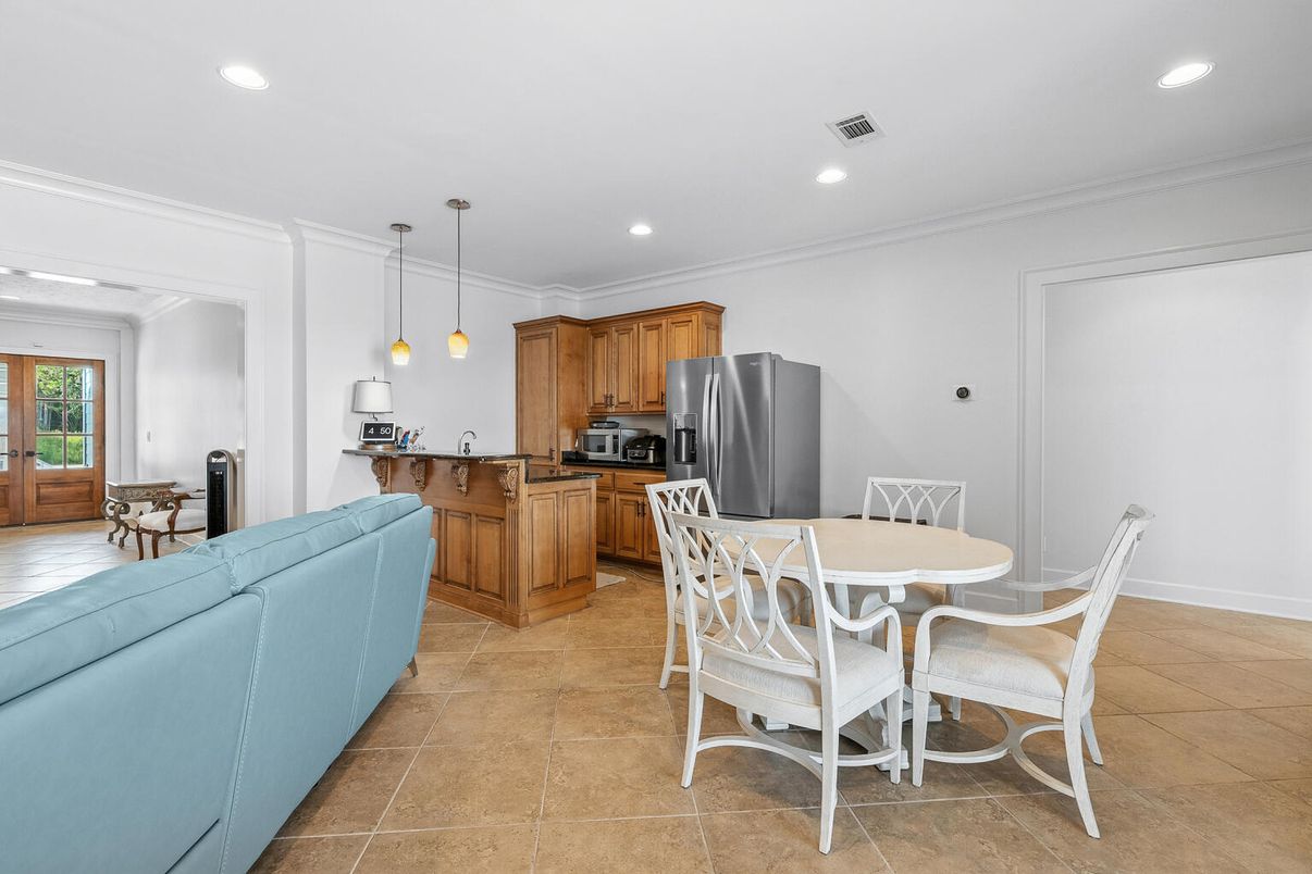 Dining room, Interior, Kitchen, Pendant Lights, Recessed Lighting, Stainless Steel Appliances
