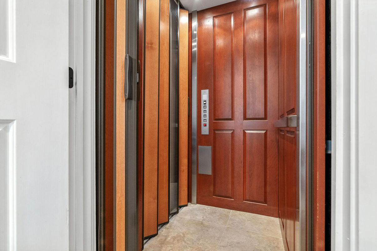 Elevator, Interior