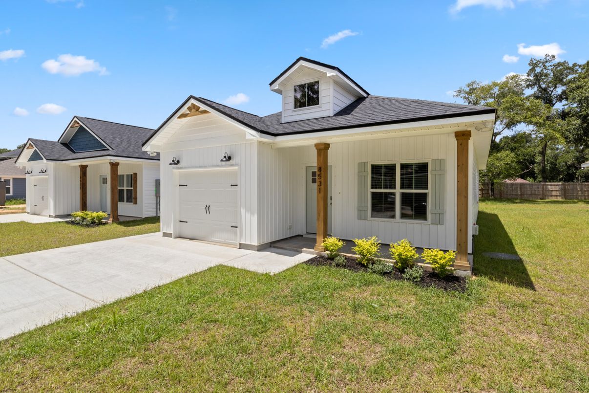 Attached, Exterior, Facade, Farmhouse