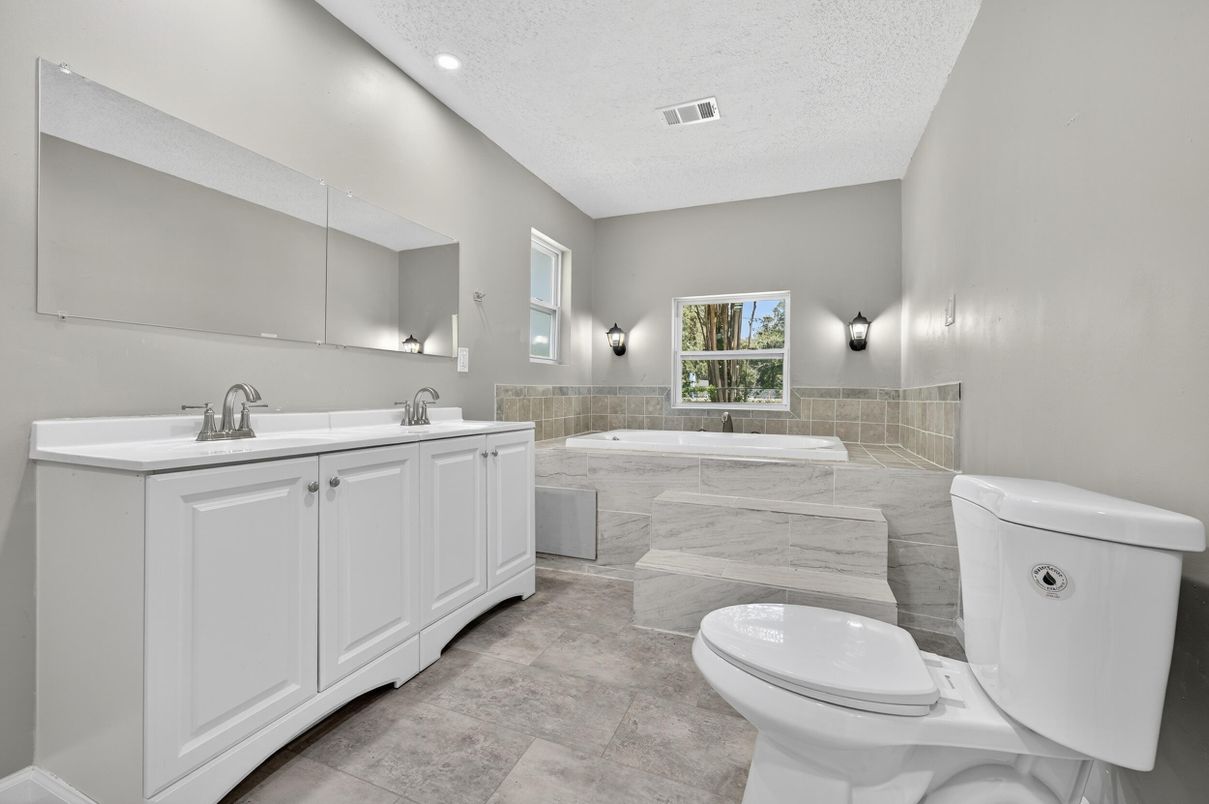Bathroom, Dual Sink Vanities, Interior, Recessed Lighting