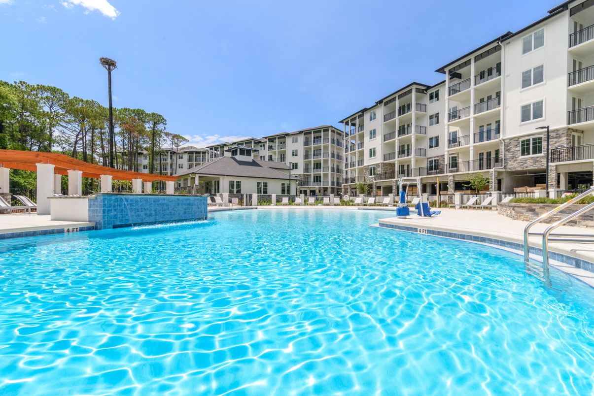 Exterior, Pool