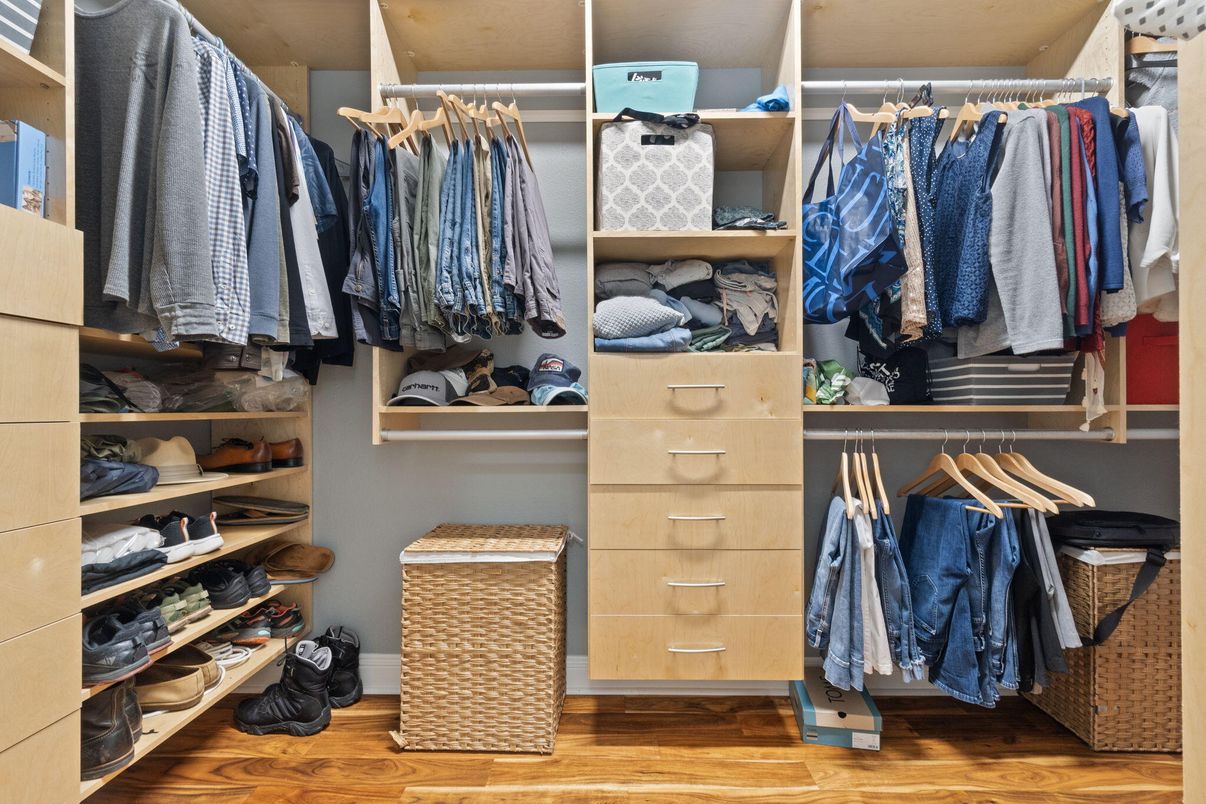 Interior, Walk-in Closets, Wood Texture Flooring