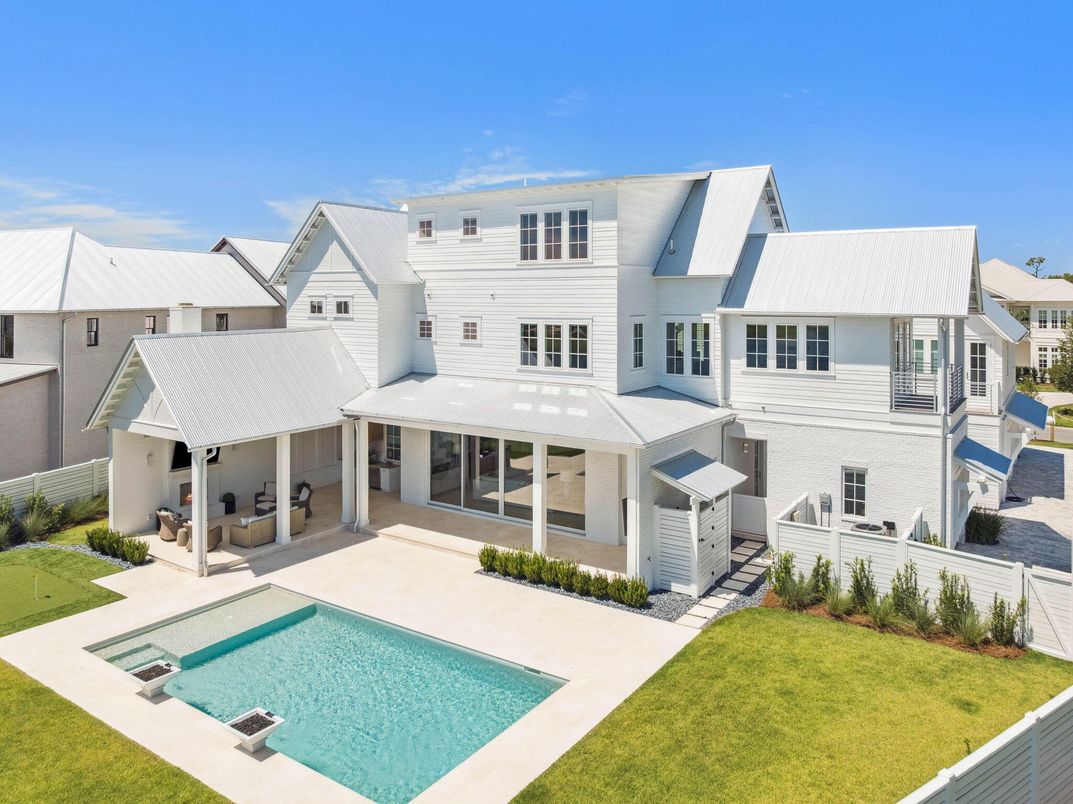 Exterior, Pool