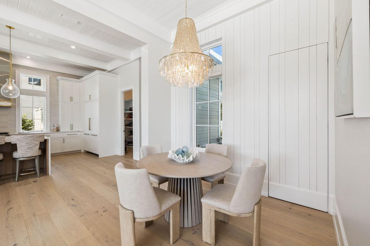 Chandelier, Dining room, Interior, Kitchen, Pendant Lights, Recessed Lighting, Wood Texture Flooring