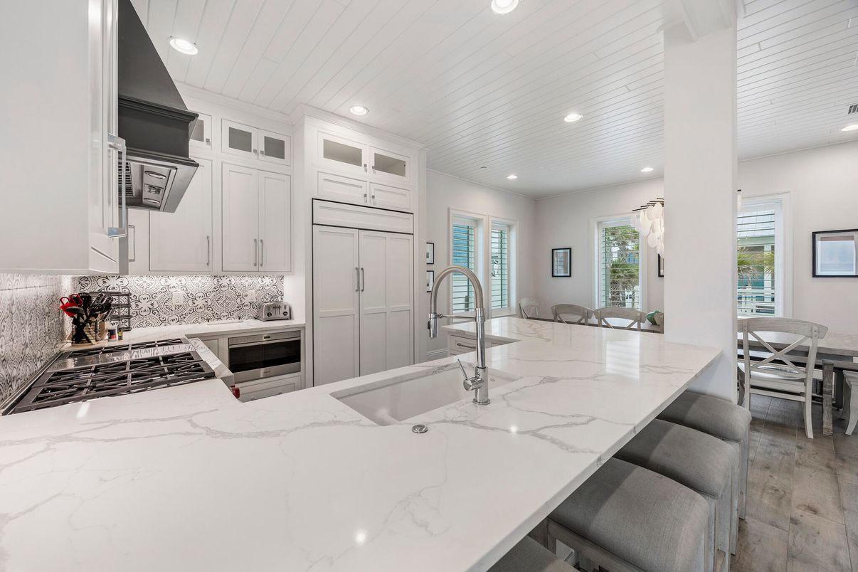 Dining room, Interior, Kitchen, Recessed Lighting, Wood Texture Flooring