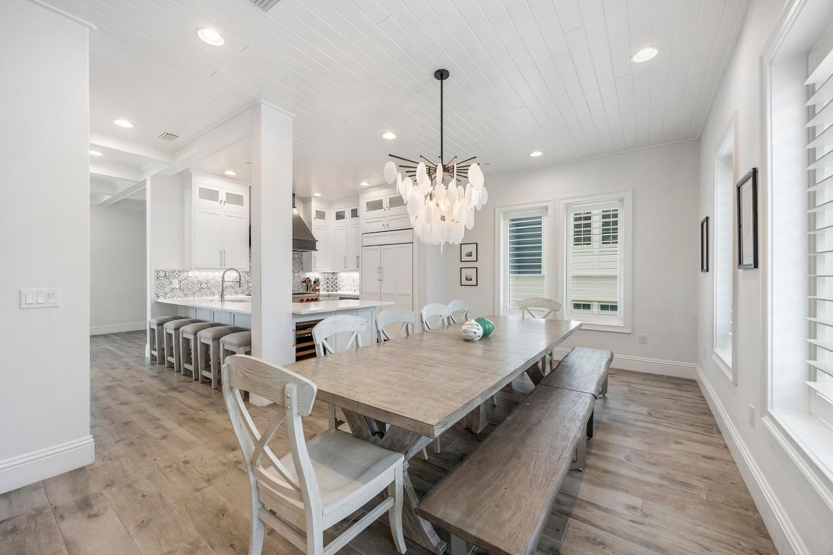 Chandelier, Dining room, Interior, Kitchen, Pendant Lights, Recessed Lighting, Wood Texture Flooring