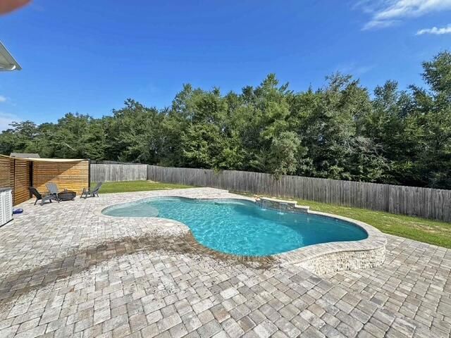Exterior, Pool