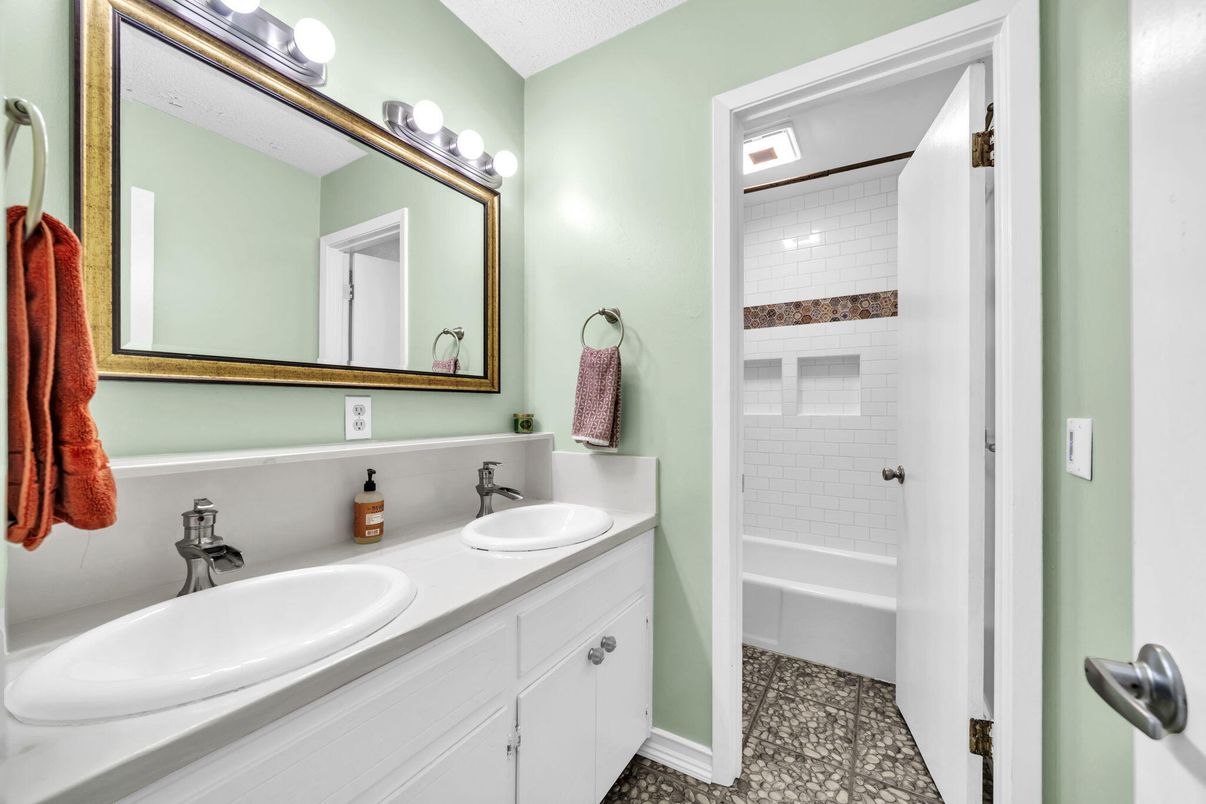 Bathroom, Dual Sink Vanities, Interior