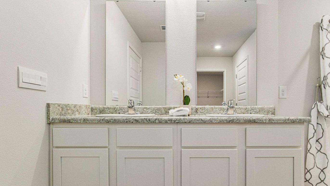 Bathroom, Dual Sink Vanities, Interior, Recessed Lighting