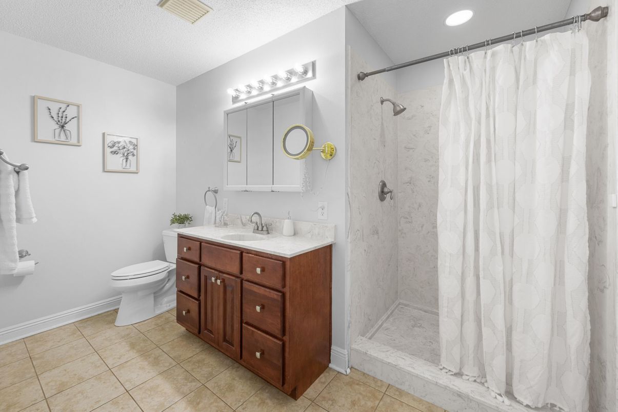 Bathroom, Interior, Recessed Lighting
