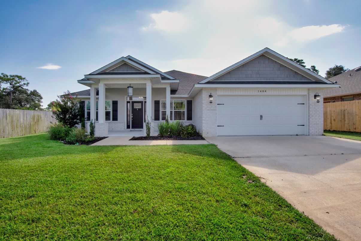 Attached, Exterior, Facade, Ranch