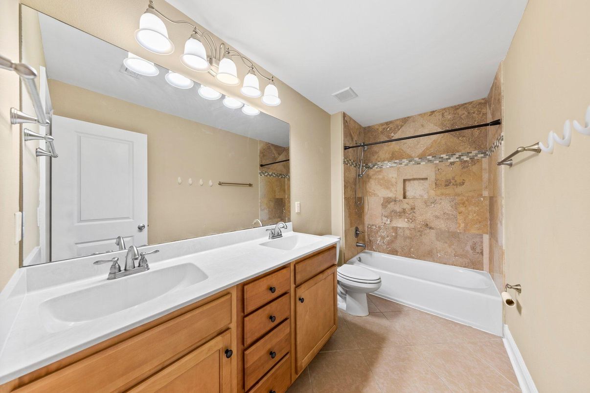 Bathroom, Dual Sink Vanities, Interior