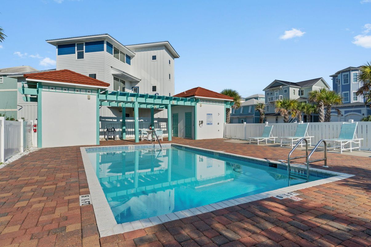 Exterior, Pool