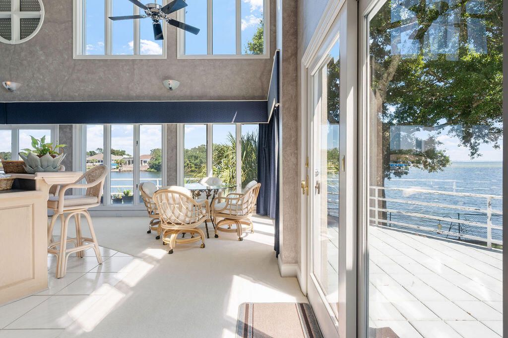Dining room, Interior, Sun Room, Water