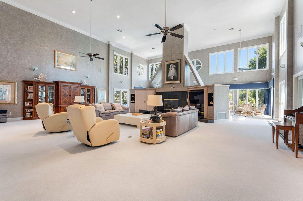 Fireplace, Interior, Living room, Pendant Lights, Piano, Recessed Lighting