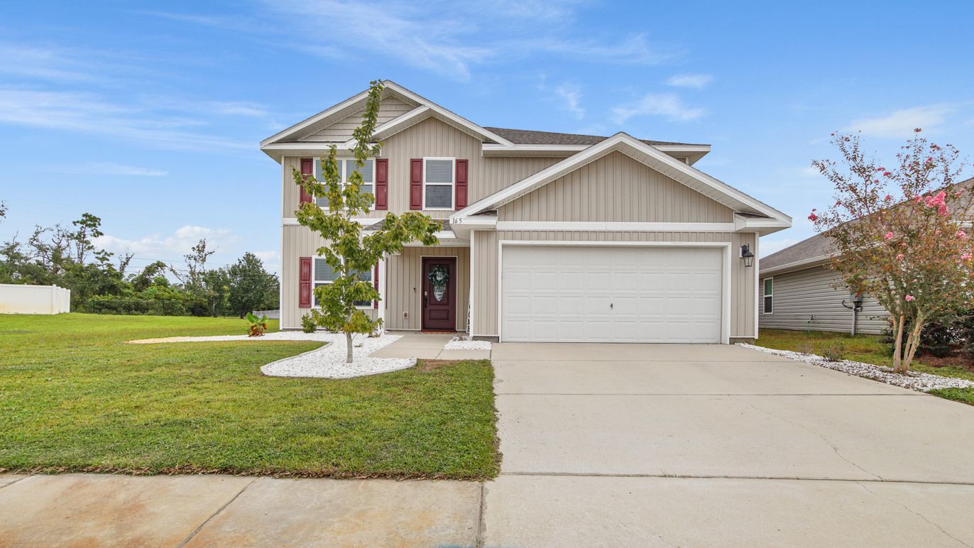 Attached, Exterior, Facade, American Craftsman