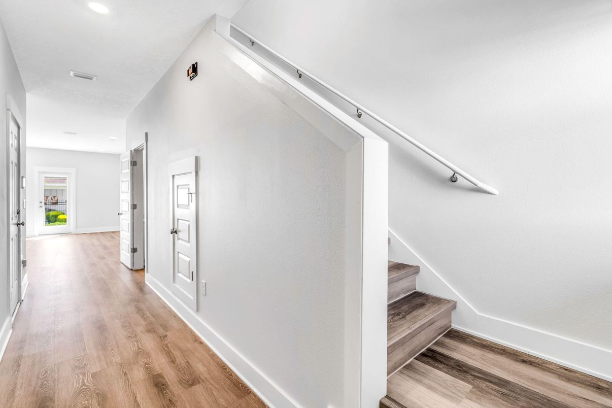 Interior, Recessed Lighting, Wood Texture Flooring