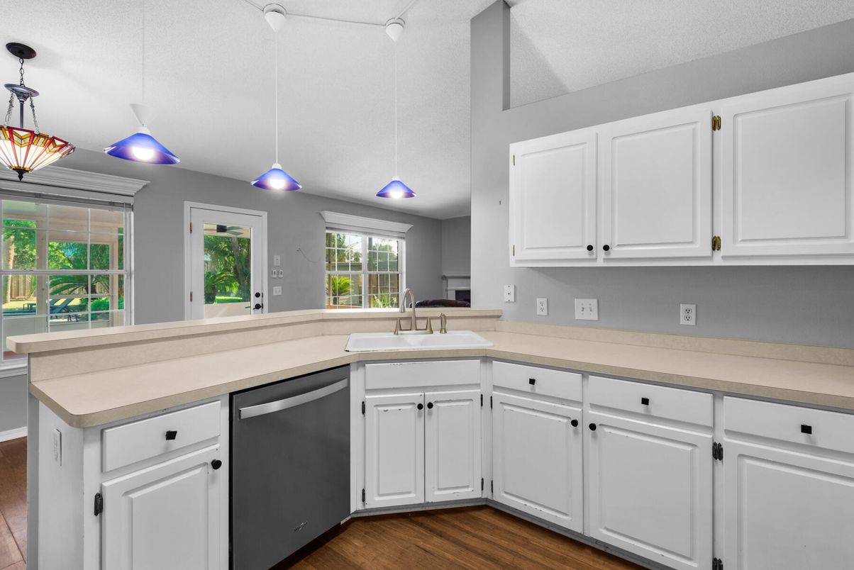 Interior, Kitchen, Pendant Lights, Wood Texture Flooring